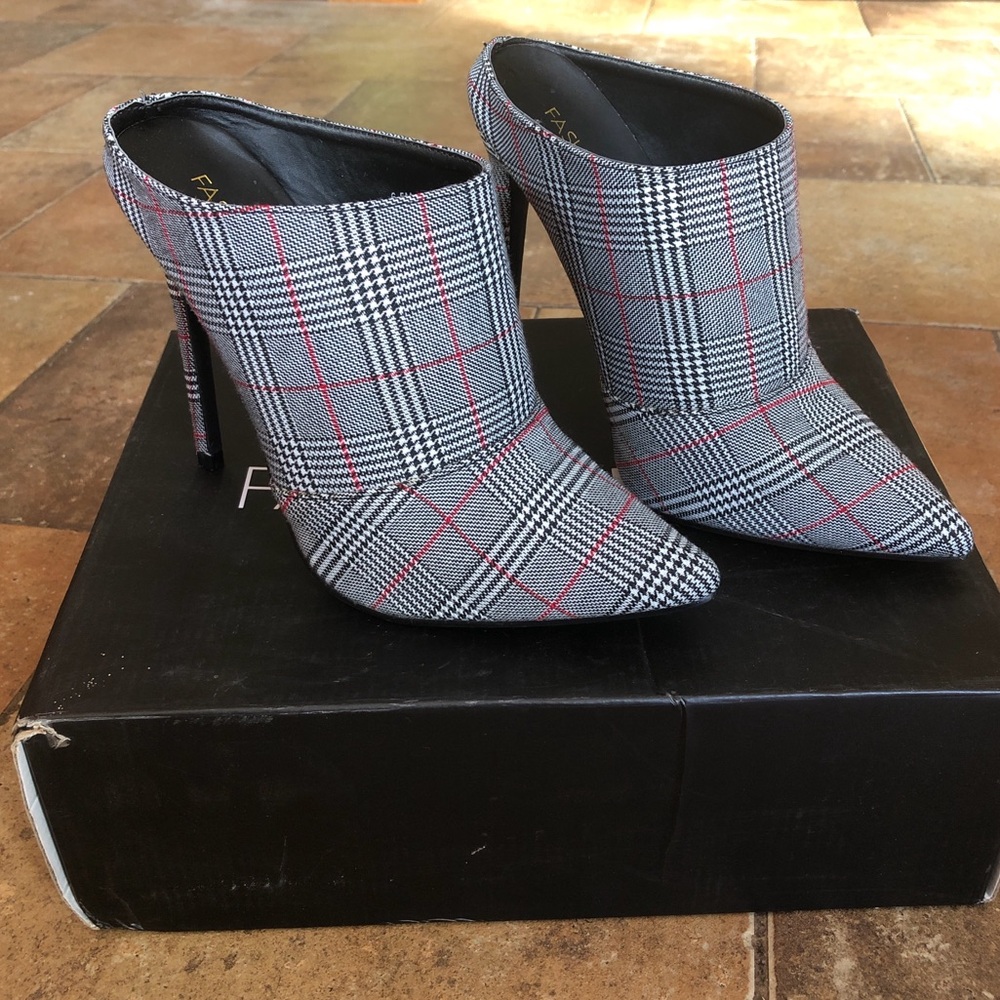 BRAND NEW IN BOX plaid mules with 4” heel size 6.5